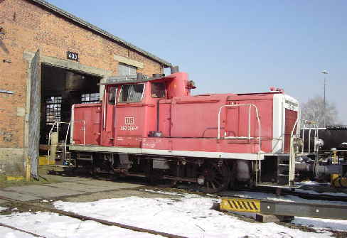 37302